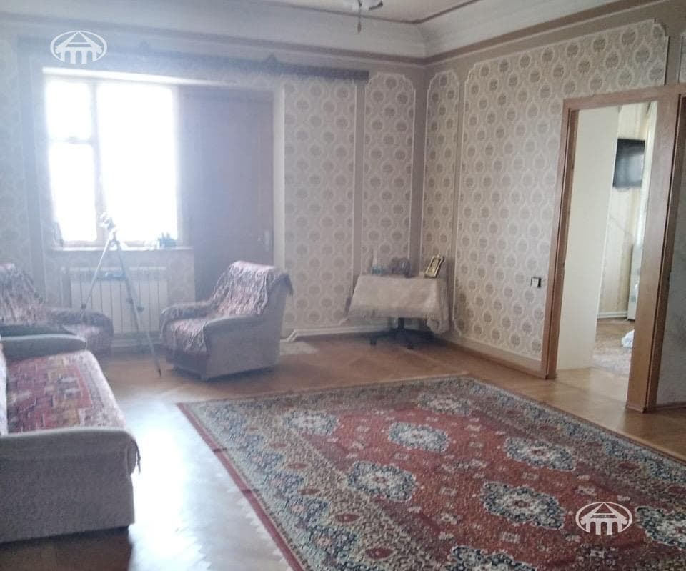Особняк · 8 комн. · 460 м² · Севан
