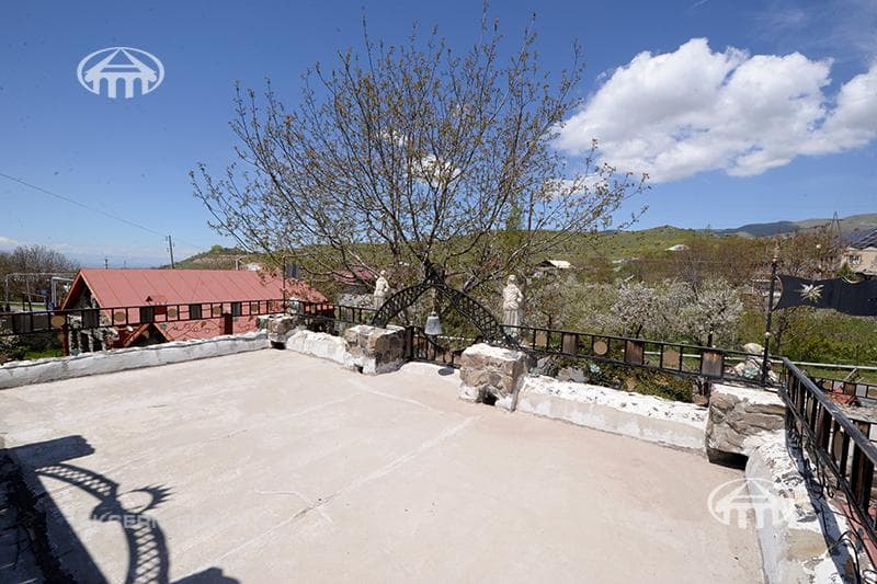 Mansion · 5 rooms · 210 m² · Garni