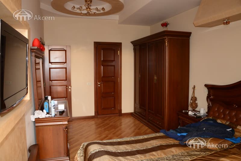 Квартира · 4 комн. · 146 м² · Арабкир