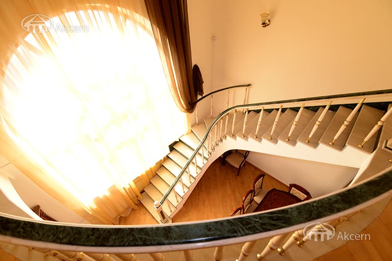 Особняк · 4 комн. · 240 м² · Аджапняк