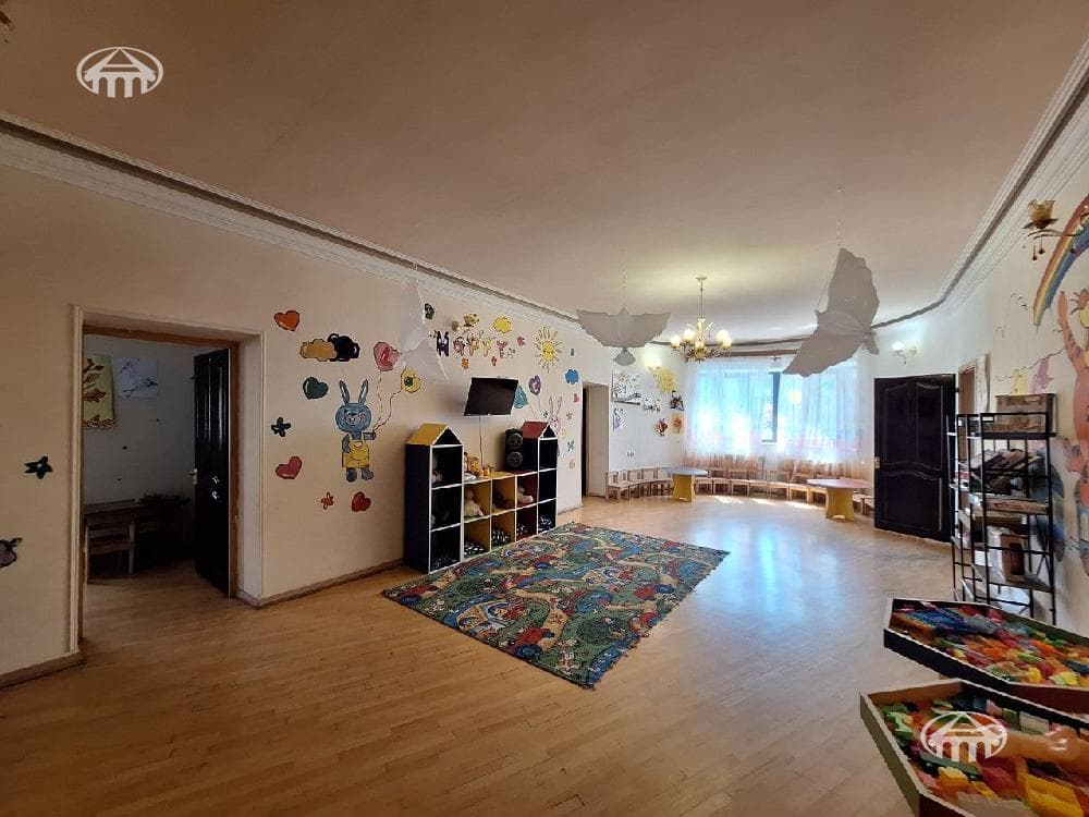 Commercial property · 440 m² · Jrvej