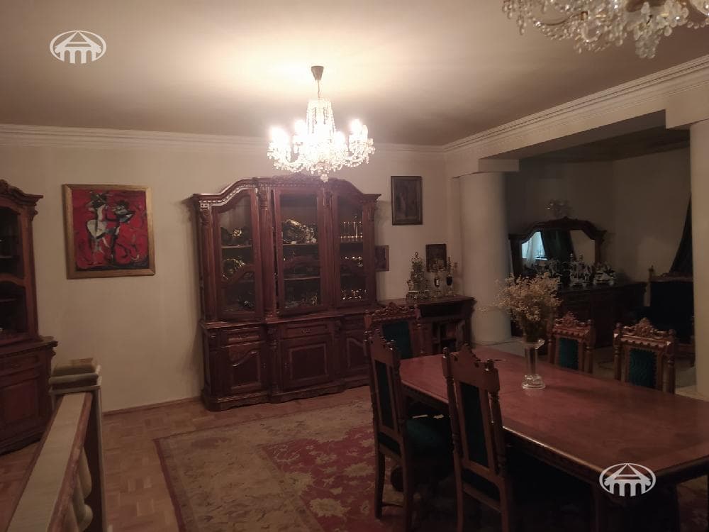 Квартира · 5 комн. · 164 м² · Кентрон