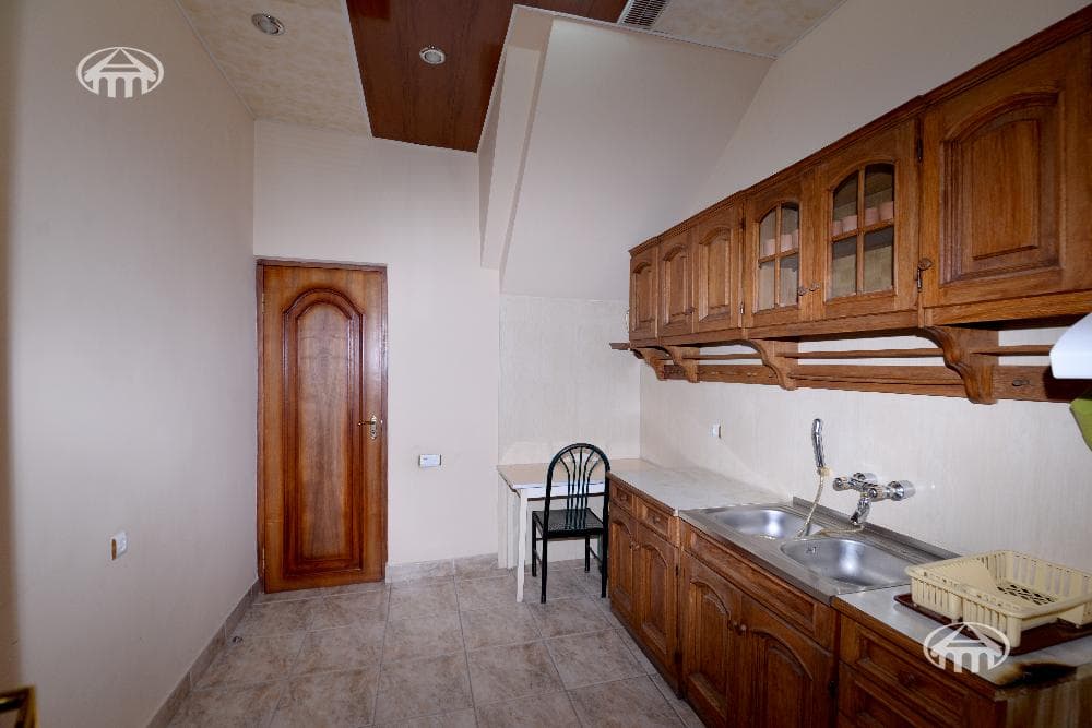 Սեփական տուն · 4 սեն. · 285 մ² · Էրեբունի