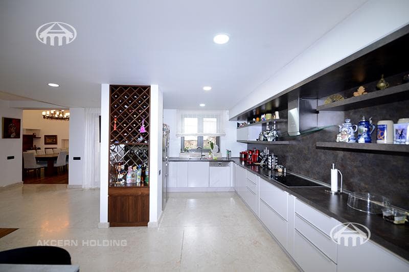 Mansion · 5 rooms · 777 m² · Avan