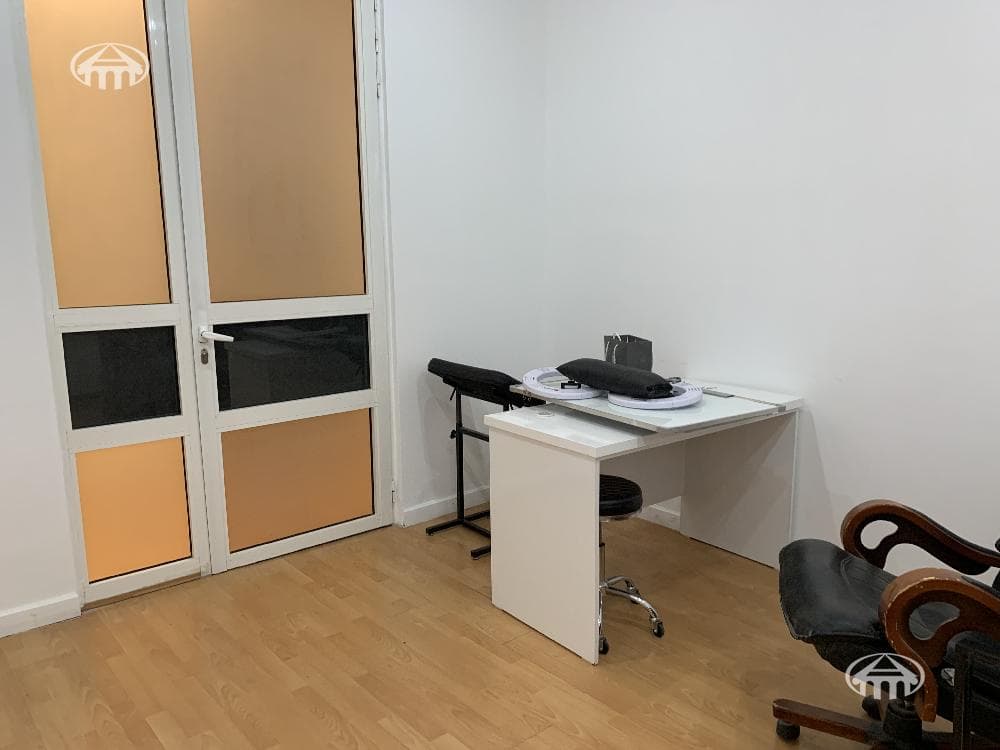 Գրասենյակ · 15 մ² · Կենտրոն