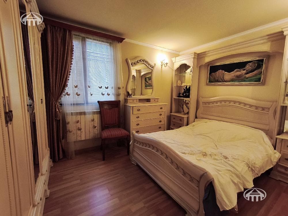 House · 6 rooms · 413 m² · Shengavit