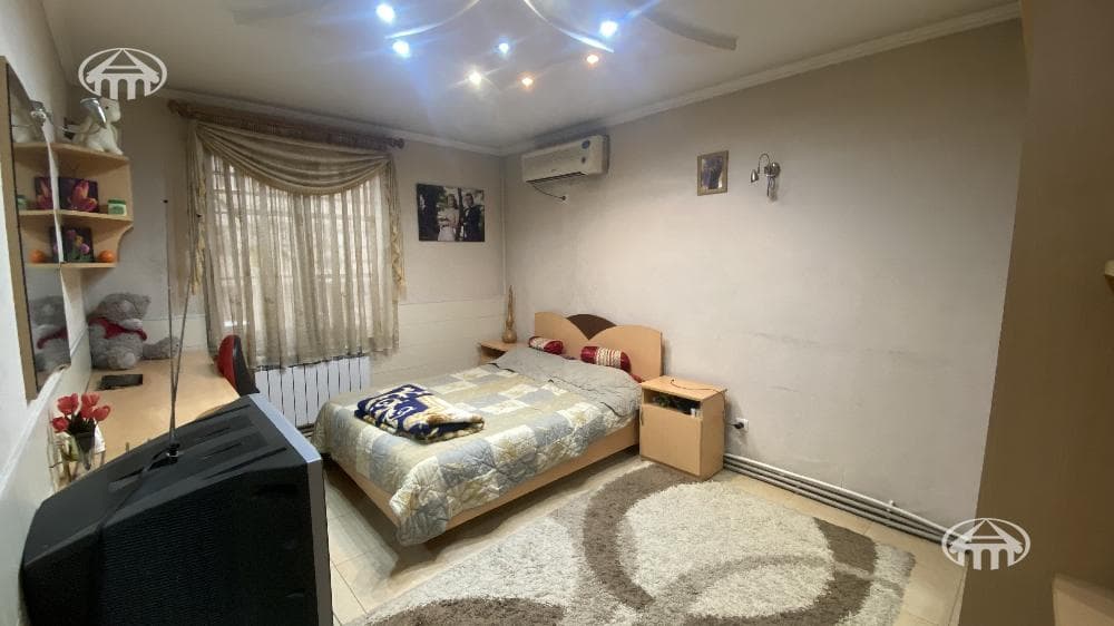 Квартира · 5 комн. · 105 м² · Кентрон