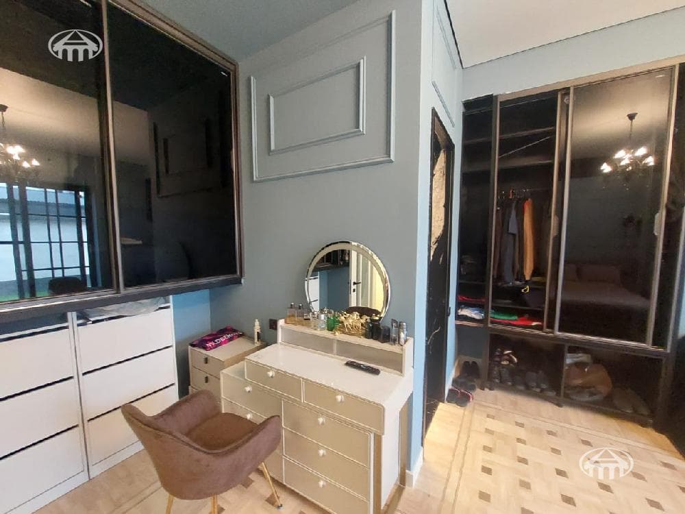 Особняк · 5 комн. · 370 м² · Аджапняк