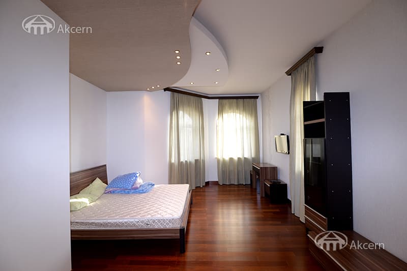 Mansion · 5 rooms · 394 m² · Vahagni