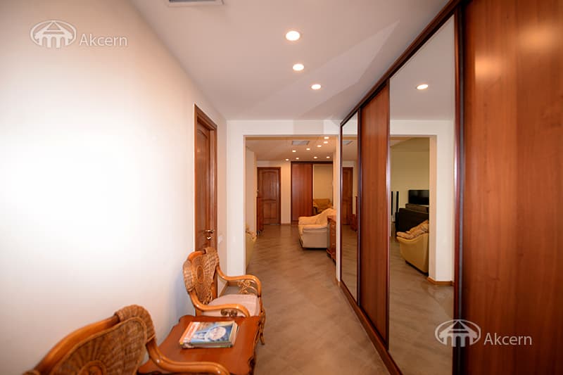Apartment · 4 rooms · 164 m² · Kentron