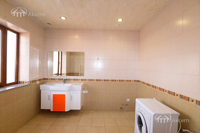 Առանձնատուն · 6 սեն. · 532 մ² · Զովունի