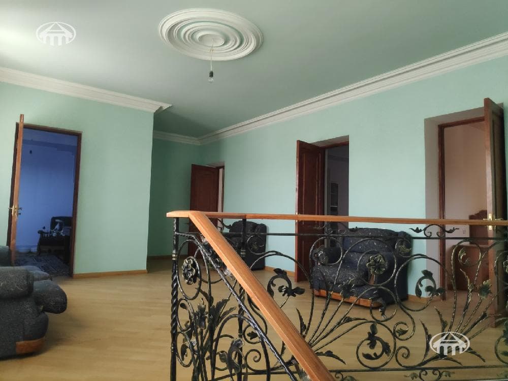 Mansion · 5 rooms · 300 m² · Arinj