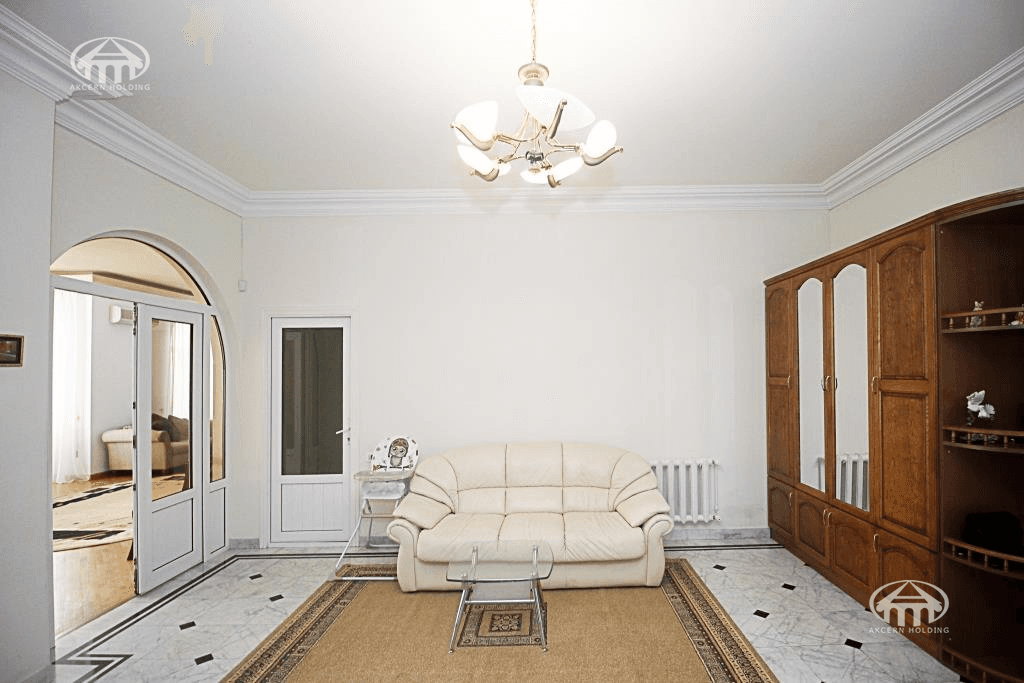 Дом · 8 комн. · 675 м² · Арабкир