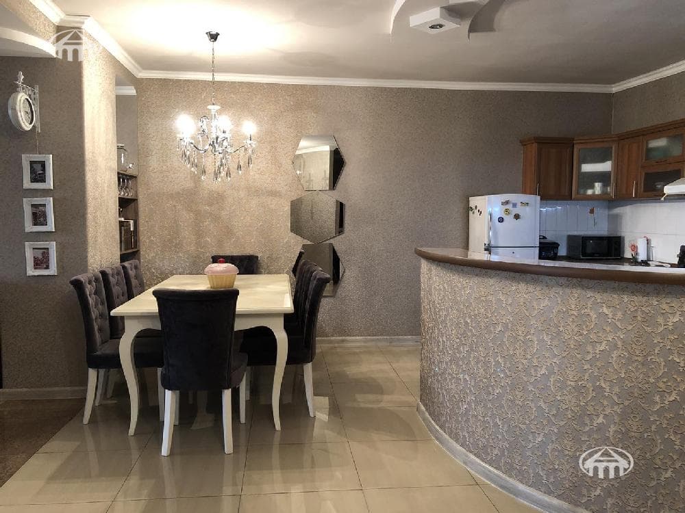 Բնակարան · 4 սեն. · 132 մ² · Կենտրոն