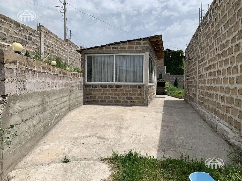 Առանձնատուն · 80 մ² · Պտղնի