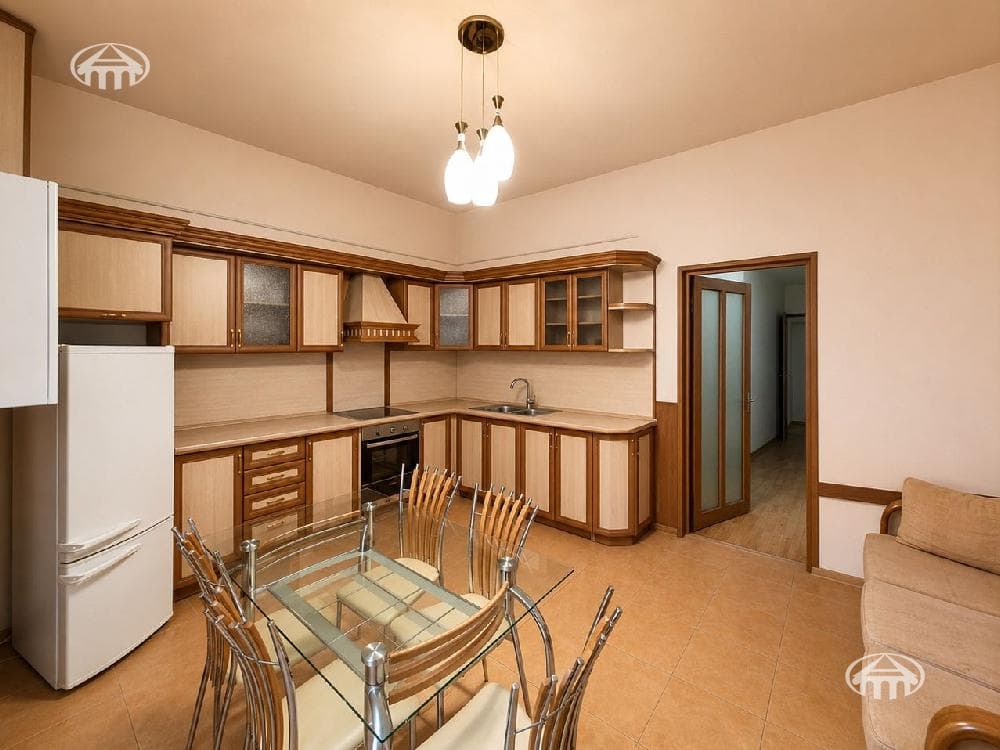Квартира · 5 комн. · 181 м² · Кентрон