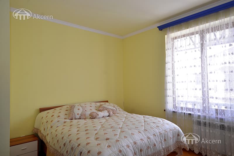 Mansion · 6 rooms · 280 m² · v. Arinj