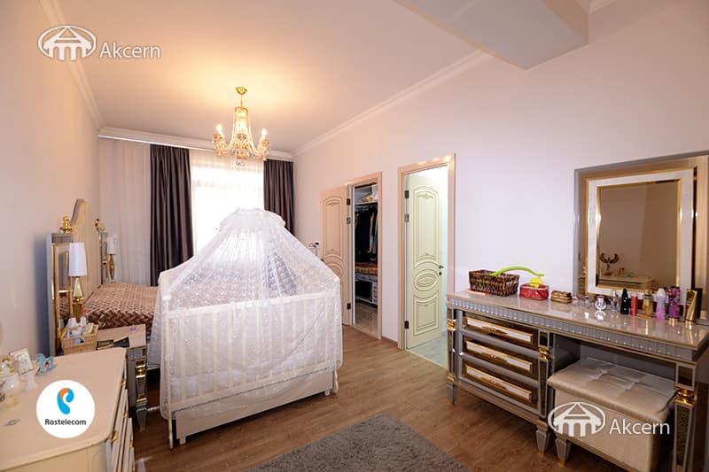 Дом · 5 комн. · 290 м² · Аван