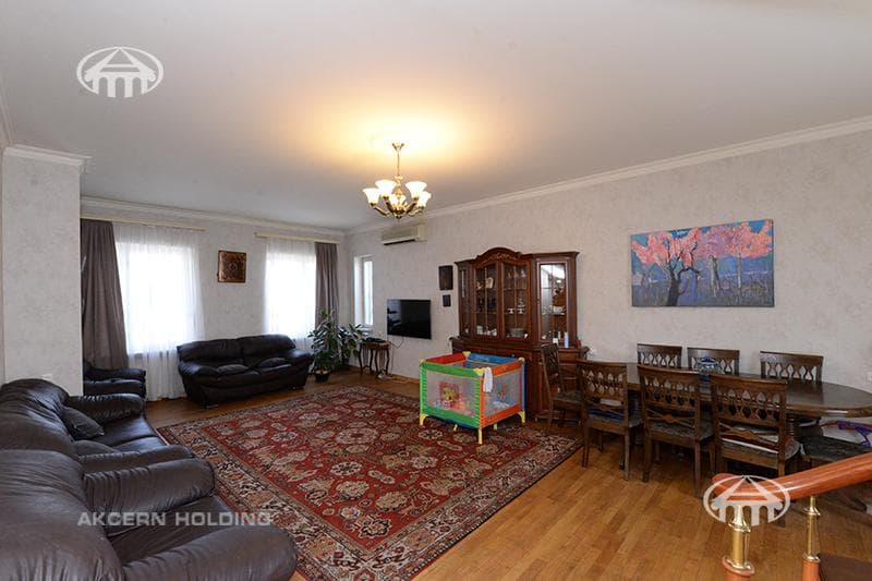 Mansion · 5 rooms · 209 m² · Kentron