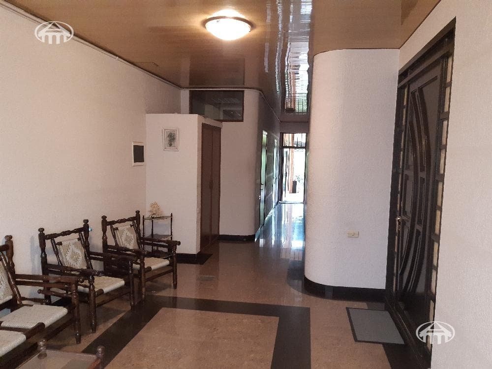 Дом · 5 комн. · 392 м² · Кентрон
