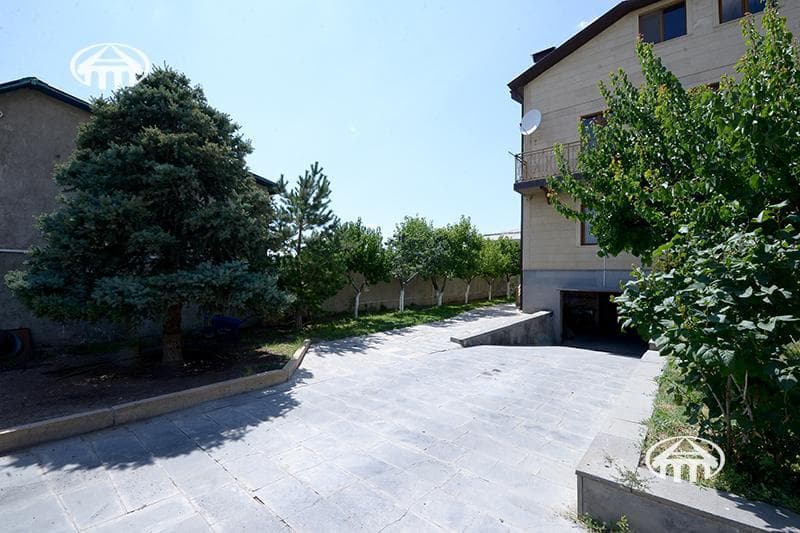 Особняк · 607,5 м² · Касах