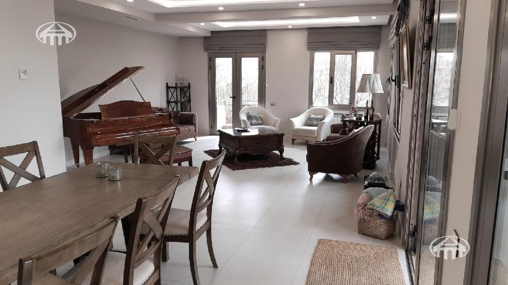 Квартира · 4 комн. · 203 м² · Кентрон