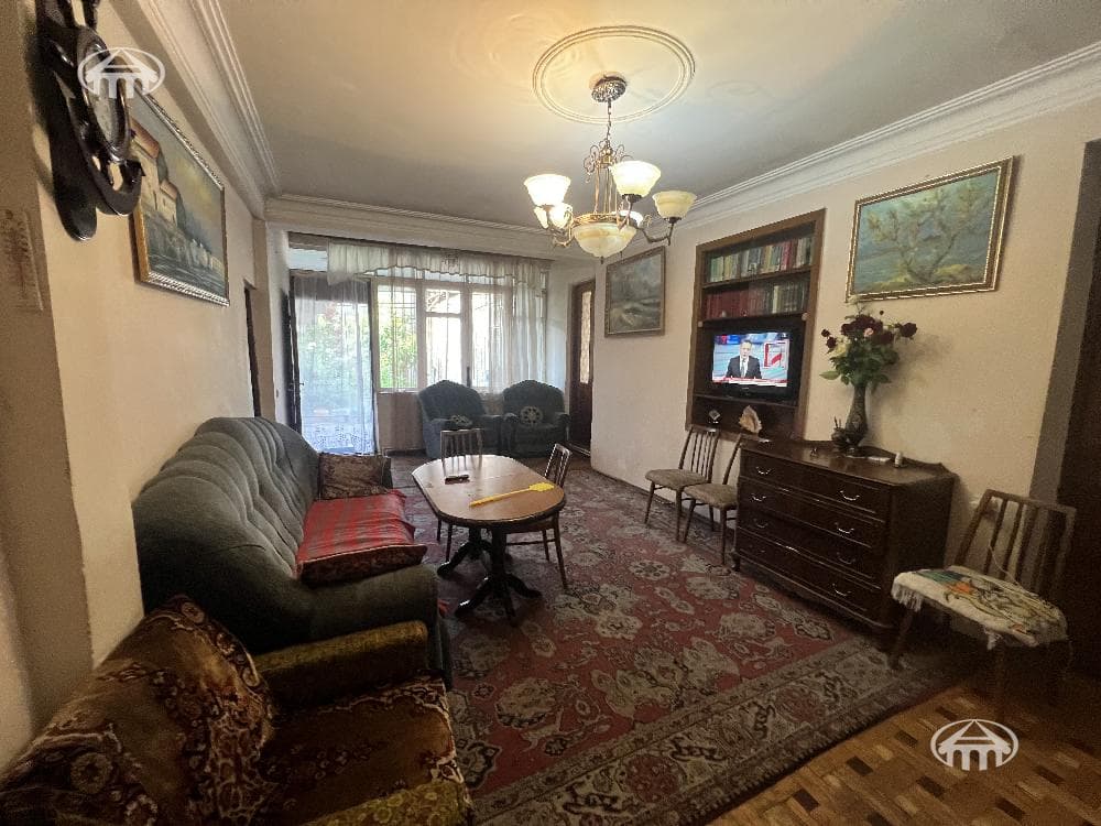 House · 9 rooms · 400 m² · Ajapnyak