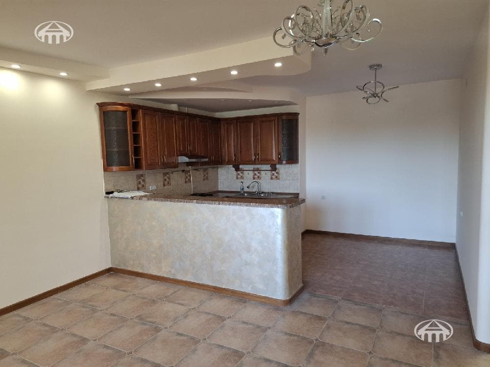 Квартира · 3 комн. · 131 м² · Арабкир