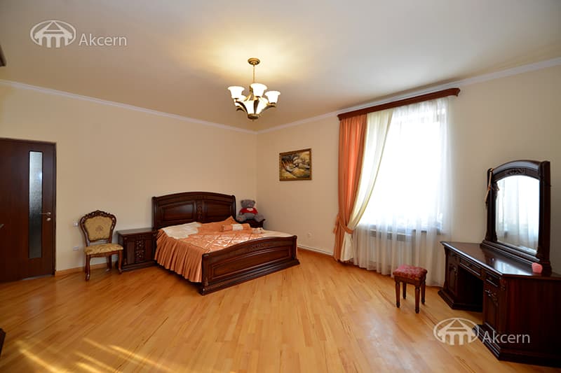 Mansion · 6 rooms · 280 m² · v. Arinj