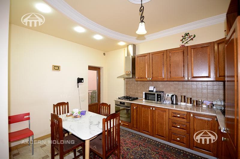 Дом · 5 комн. · 290 м² · Арабкир