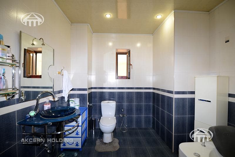 Квартира · 4 комн. · 177 м² · Кентрон