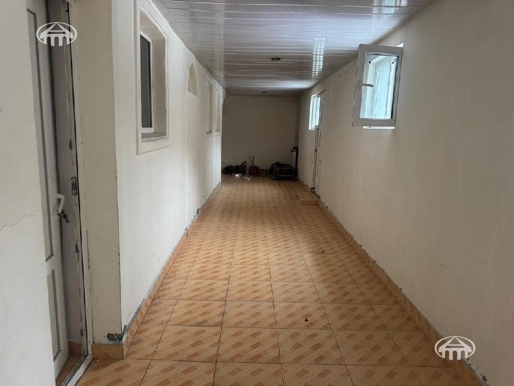 House · 6 rooms · 865 m² · Arabkir