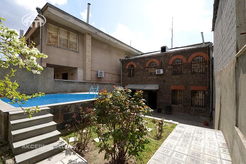 House · 5 rooms · 220 m² · Arabkir