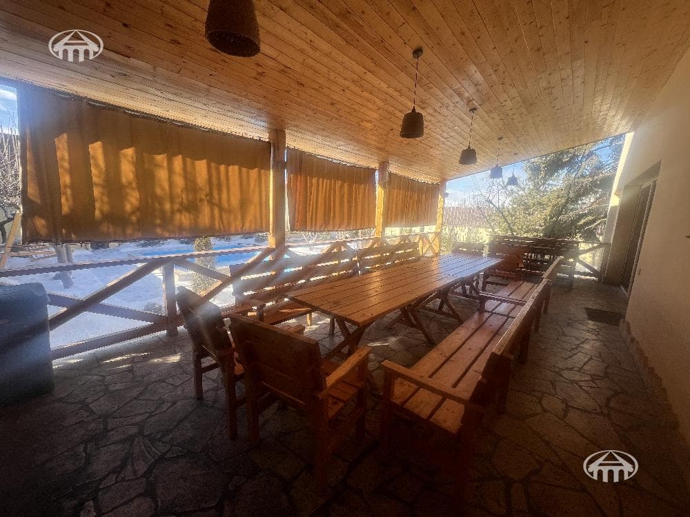 Hotel · 9 rooms · 1,200 m² · Djrvej