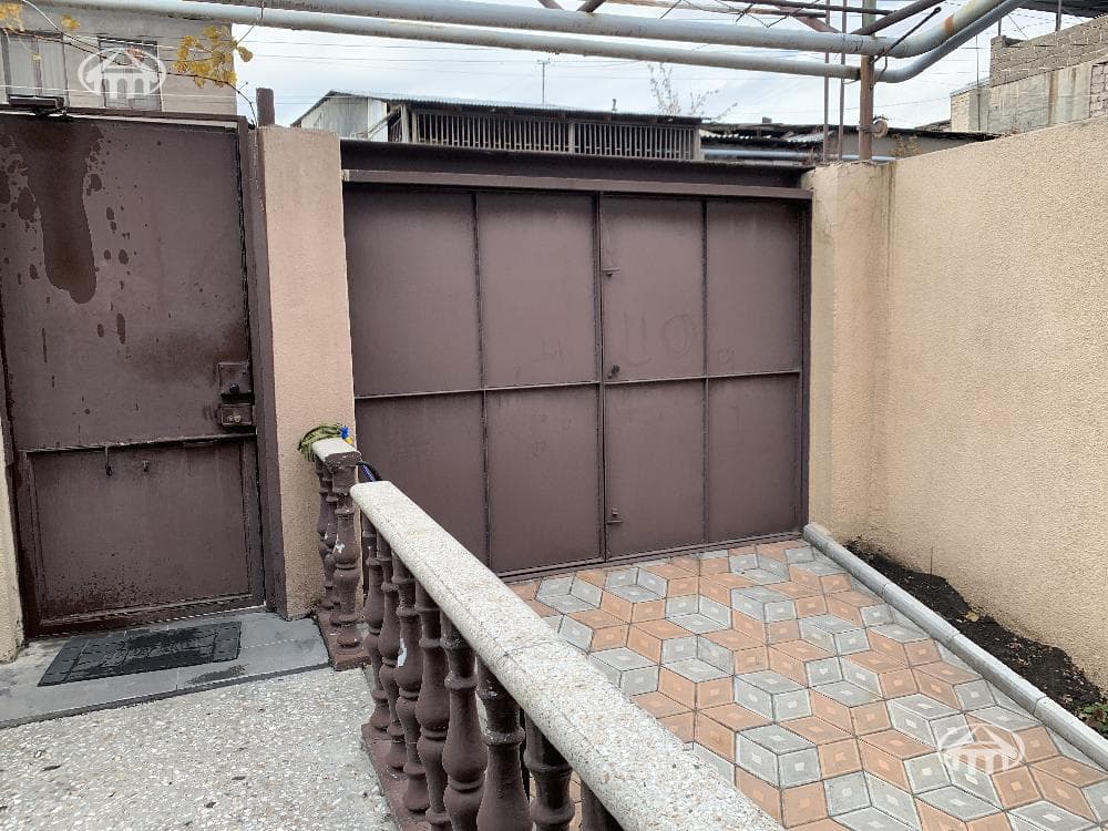 House · 4 rooms · 256 m² · Ajapnyak