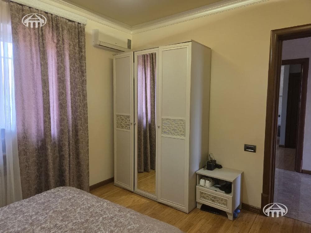 Особняк · 5 комн. · 280 м² · Аджапняк