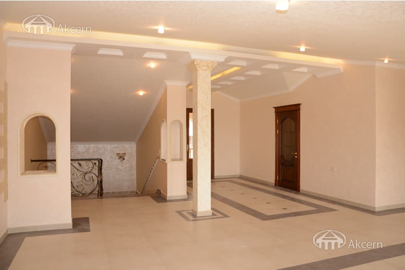 Дом · 5 комн. · 467 м² · Кентрон