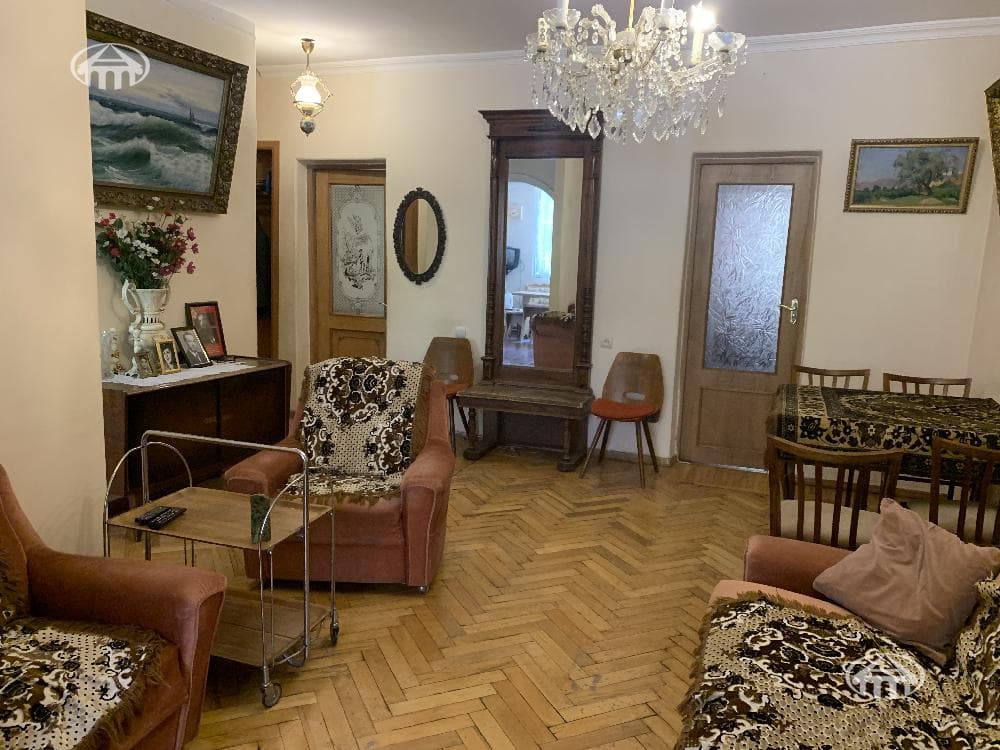 Квартира · 3 комн. · 74 м² · Кентрон