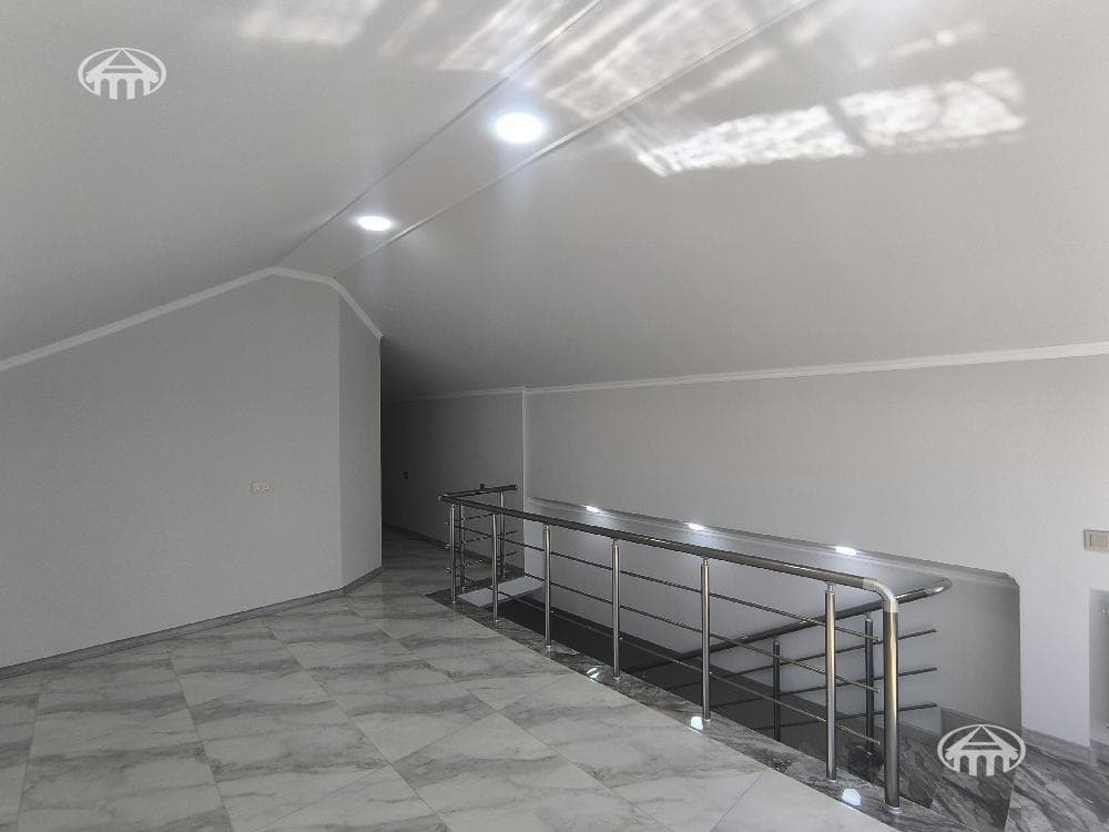 Офис · 270 м² · Давташен