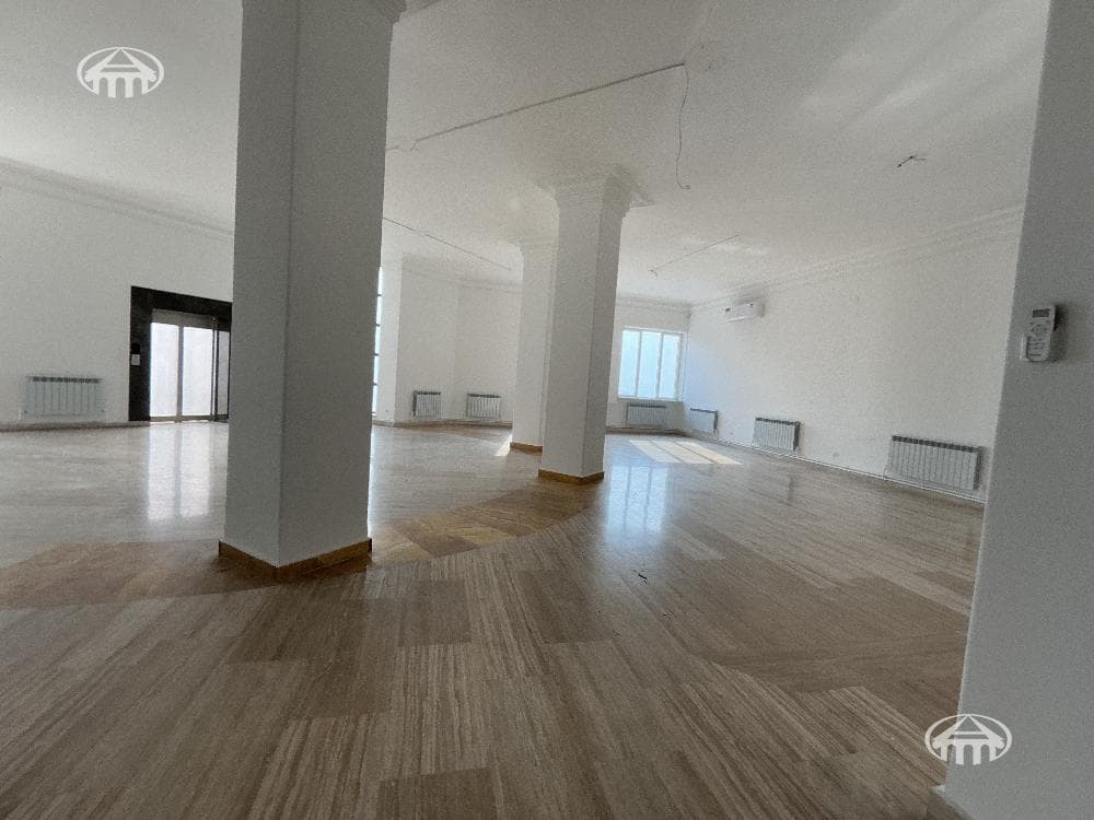 Hotel · 9 rooms · 956 m² · Kentron