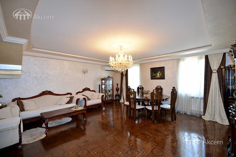 Квартира · 4 комн. · 173 м² · Кентрон