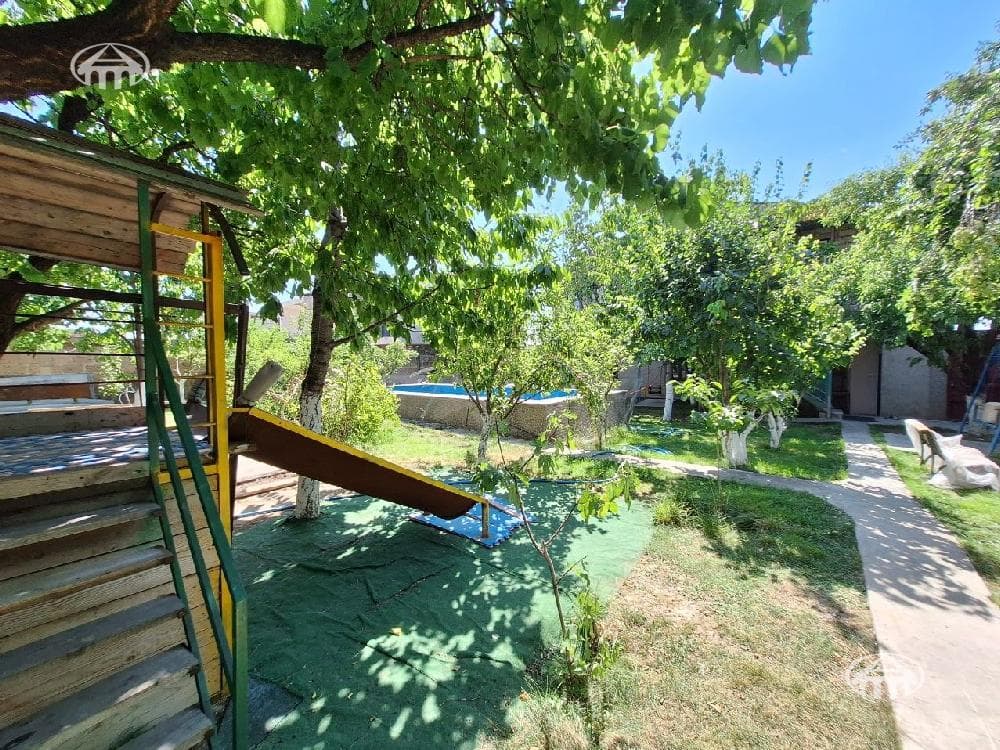 Commercial property · 440 m² · Jrvej