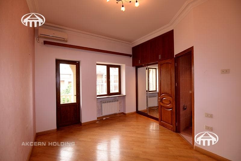 Особняк · 7 комн. · 243 м² · Кентрон