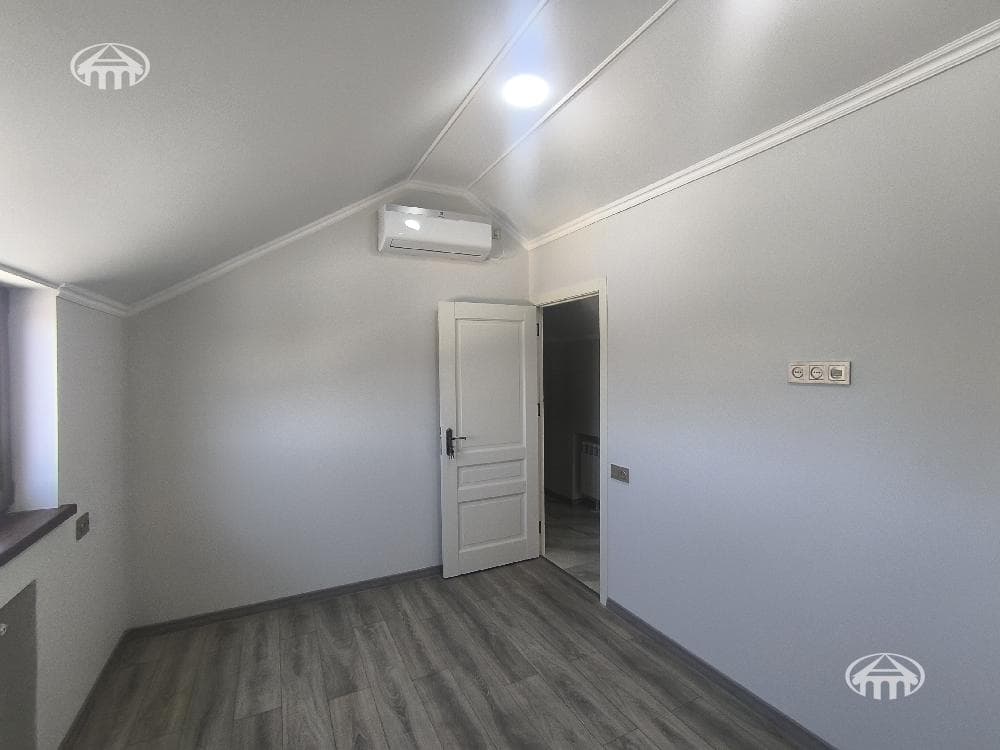 Офис · 270 м² · Давташен