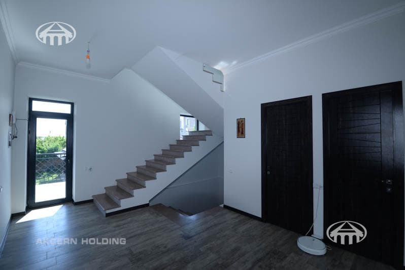 Особняк · 5 комн. · 380 м² · с. Ариндж