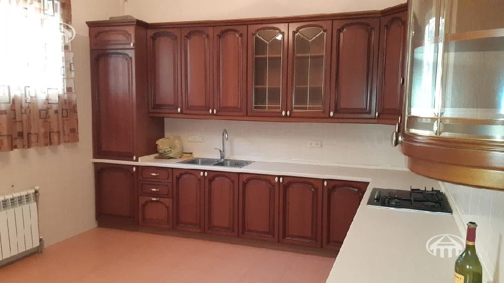 Дом · 5 комн. · 301 м² · Кентрон