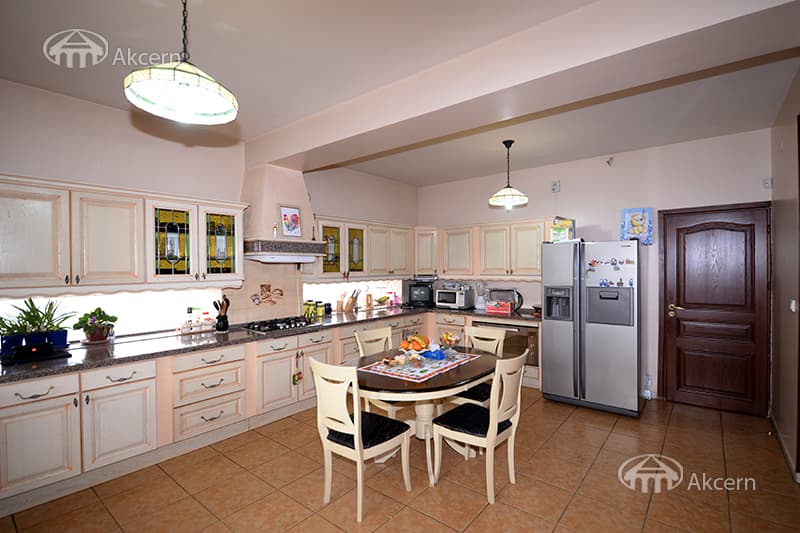 Mansion · 7 rooms · 650 m² · Kentron