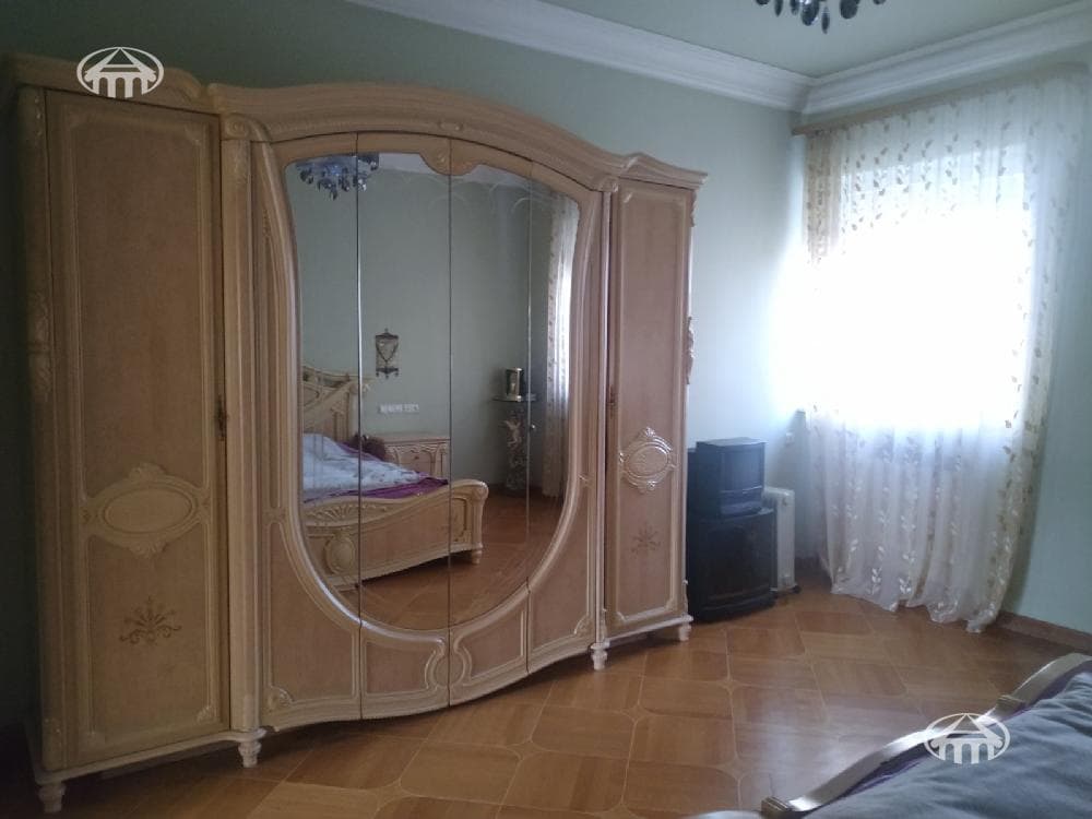 Особняк · 4 комн. · 363 м² · Кентрон
