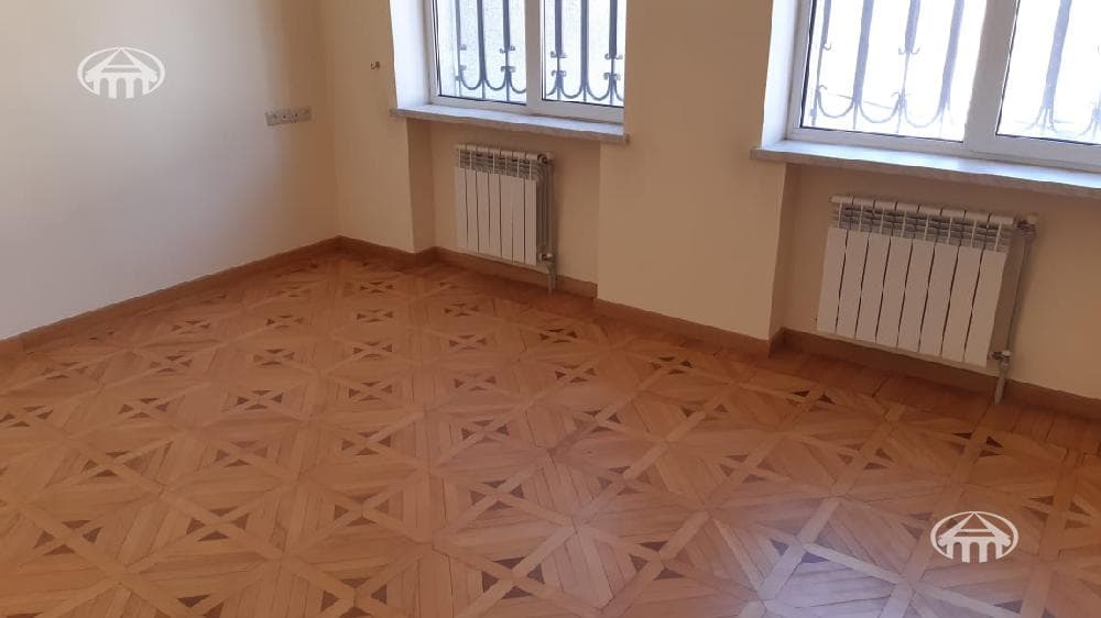 Дом · 5 комн. · 301 м² · Кентрон