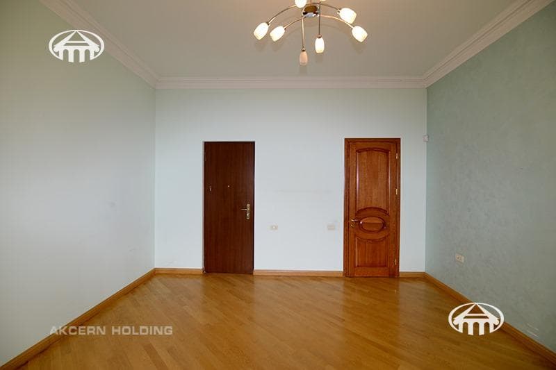 Особняк · 7 комн. · 243 м² · Кентрон
